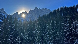 Gastlosen - Passage du soleil dans le trou de Grossmutterloch null