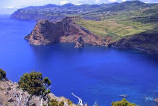 Baia de Entre-Morros Velas - São Jorge Açores 2004