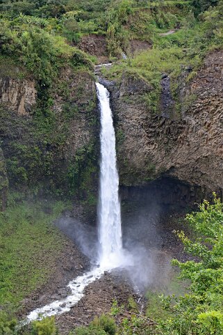 Cascada Manto de la Novia Equateur 2015