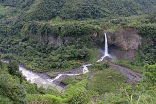 Cascada Manto de la Novia Equateur 2015