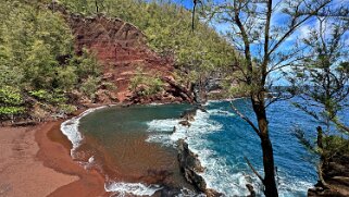 Kaihalulu Red Sand Beach - Maui null